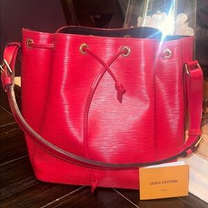 ✨❤️ Sale Louis Vuitton Red Leather Shoulder Bag with Drawstring Epi Noe